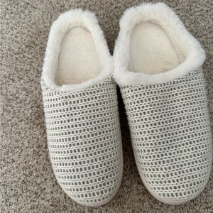 NEW TOMS Knit slippers size 9